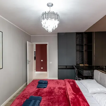 92- Urban Plaza * בראשוב