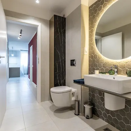 92- Urban Plaza דירה