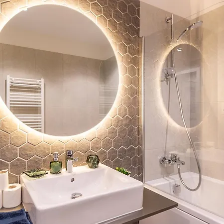 דירה 92- Urban Plaza *