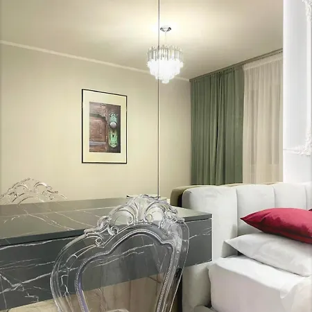 92- Urban Plaza דירה