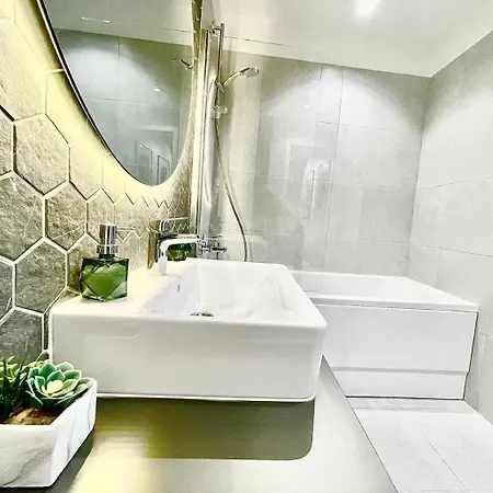 92- Urban Plaza * בראשוב