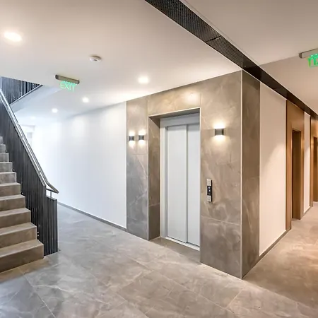 92- Urban Plaza דירה