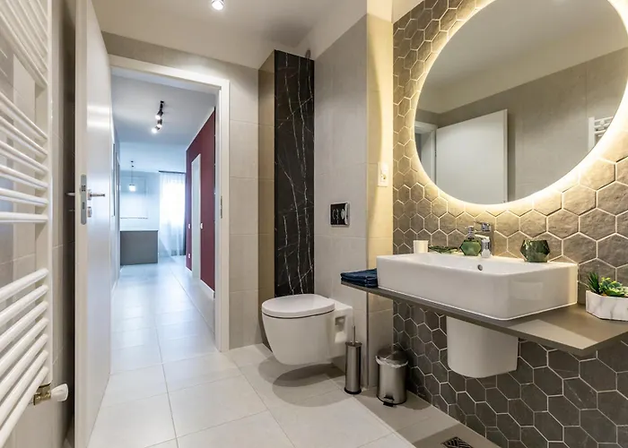 92- Urban Plaza Апартаменты