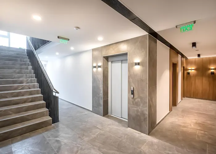 92- Urban Plaza Апартаменты