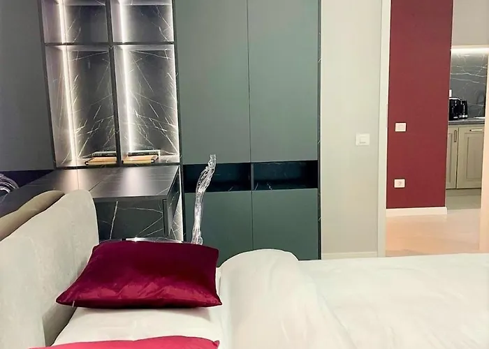 92- Urban Plaza Апартаменты *