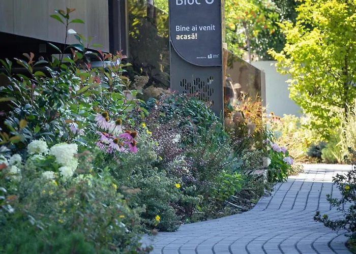 92- Urban Plaza Апартаменты